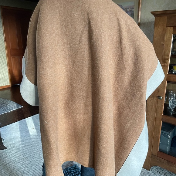 Warm and cute wrap! - Picture 2 of 7